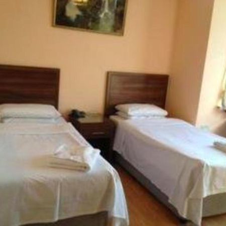 Skyways Hotel Slough Bagian luar foto