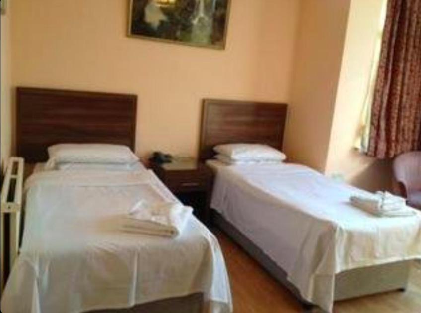 Skyways Hotel Slough Bagian luar foto