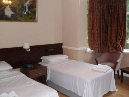 Skyways Hotel Slough Bagian luar foto