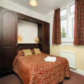 Skyways Hotel Slough Bagian luar foto