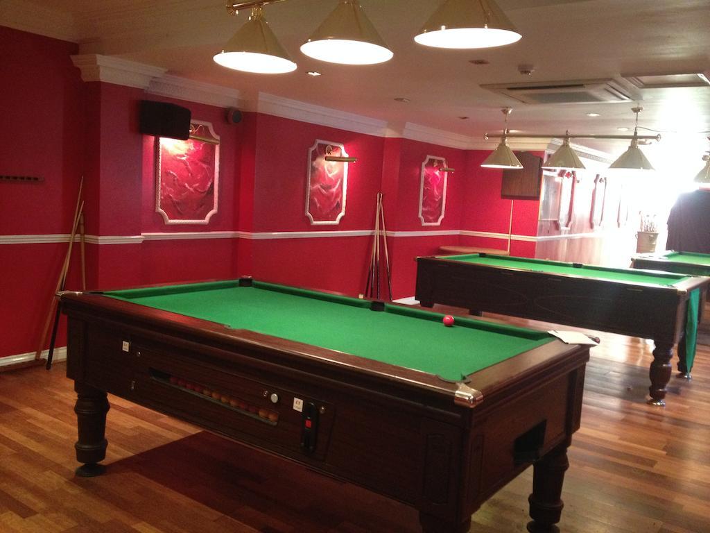 Skyways Hotel Slough Bagian luar foto